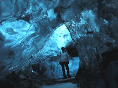冬のアイスランドへ　2/3氷の洞窟・スーパーブルー