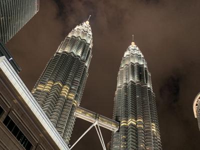 マレーシア：まぶしくて驚いたペトロナスツインタワー