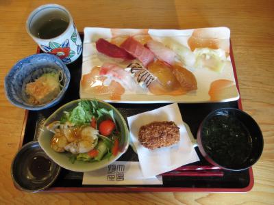 伊豆大島元町港「海鮮茶屋 寿し光」で島の名物べっこう寿司のランチ