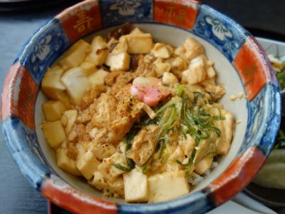 出町柳でお大福（豆餅）買って，北野天満宮前でとようけ丼を食べて。あまりに定番で。。。