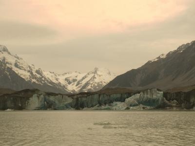 NZ南島周遊 V  -アオラキ・マウントクックの氷河へボートで！-
