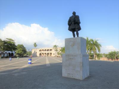 ドミ共サントドミンゴスペイン広場(Plaza de la Hispanitad, Santo Domingo,Rep Dominicana)