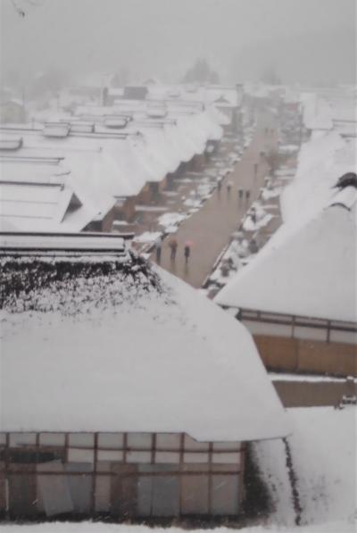 雪の大内宿