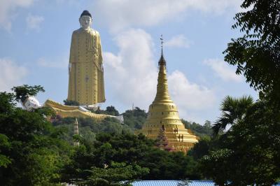 一人旅　ミャンマー（モンユワの華やか寺院と巨大な仏像）