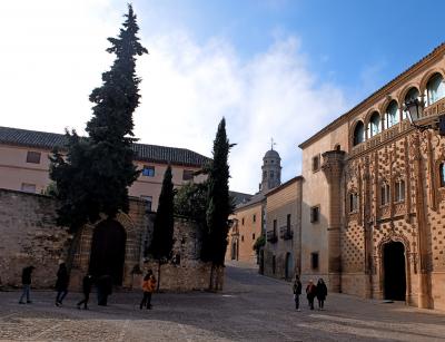 2019.12今年の年越しもスペインアンダルシア旅行18-Baeza，カフェで一休み，サンタクルス教会，旧大学