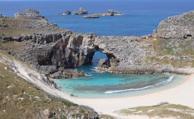 小笠原の旅・・小笠原観光(有)の１日クルーズ（１）、父島海域と南島扇池をめぐります。