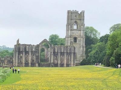 世界遺産ファンテンズ・アビーと 世界遺産ソルテアと 湖水地方のウインダミアに行く。