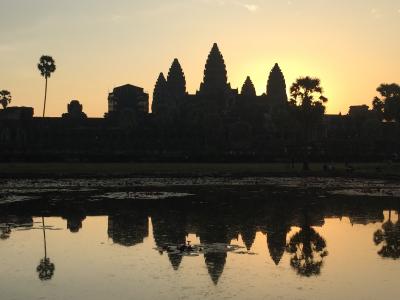 アンコール時代の年代によってピラミッド型の寺院の規模や形などの変化