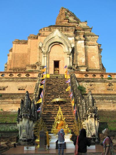 タイ4大王朝縦断の旅⑦　チェンマイ旧市街の2寺院を巡る