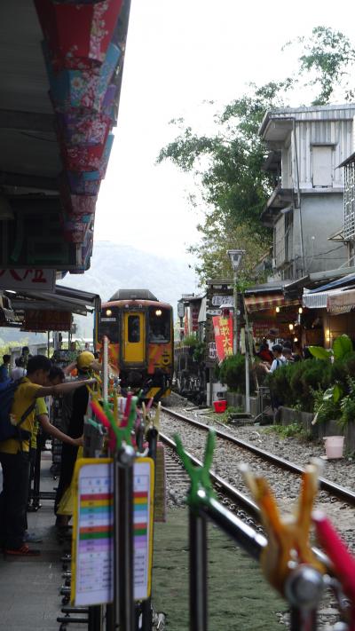 小籠包を食べに台湾!!再び2014秋 ⑤電車がすぐそこの十分