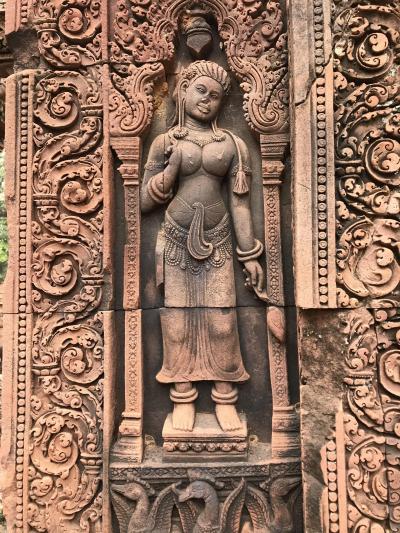 バンテイアスレイ寺院にてレリーフ