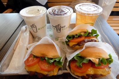 ０１．御殿場二の岡・東山の桜並木　御殿場プレミアムアウトレットのショッピング　SHAKE SHACK（シェイク シャック）の昼食