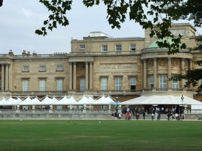 バッキンガム宮殿は内部を参観することができます