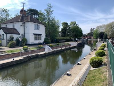 ロックダウンのイギリスの散歩6。 テームズ川沿いの街マロー。