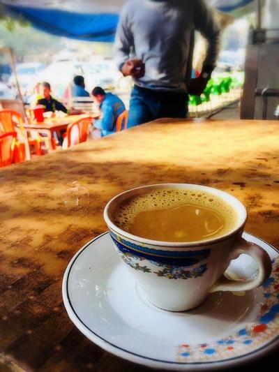 パキスタン の  美味しい  ミルクティー　/   　 チャーエで  ご休憩   2018