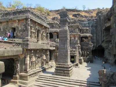 南＆西インドの旅⑨⑩　猛暑のインドもこれで大トリ：世界遺産「エローラ石窟寺院」