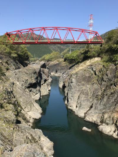 静かな渓谷、飛水峡（岐阜）の絶景を歩く