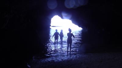 夏！！八重山諸島　石垣島青の洞窟シュノーケリングツアー