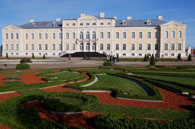 バルト３国とちょっとだけヘルシンキ８日間の旅 ７．ルンダーレ宮殿を観光後、エストニアのタリンへ