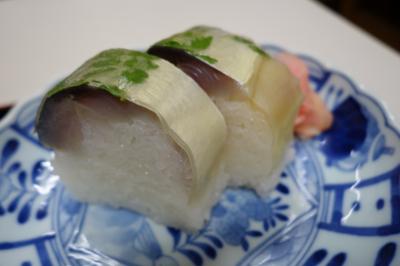 20200801-3 京都 桝形商店街の満寿形屋、鯖寿司のうどんセット