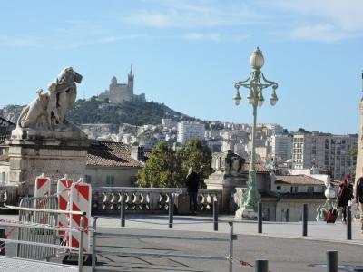 2019年10月マルセイユ旅行１ サン シャルル駅・マルセイユの宿・ノートル ダム ド ラ ガルド寺院　