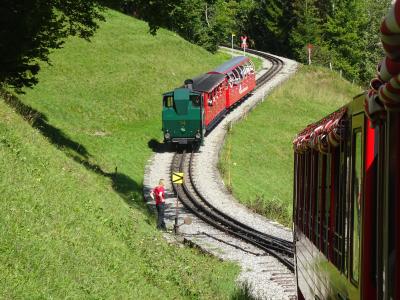 絶景が広がるアルプスの山歩きと鉄道の旅：スイス、リヒテンシュタイン旅行【１２】（2019年秋 ３日目⑦ ロートホルンの急登坂）