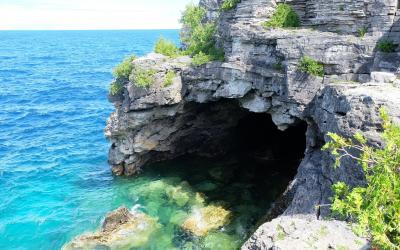 エメラルドグリーンの湾　オンタリオ州北のトバモリ―へ