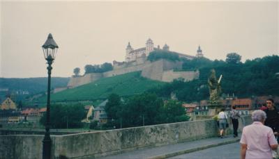 古い写真をスキャン１８（ヴュルツブルクの要塞と館とワイン、１９９２年）