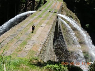 心も潤す虹の架け橋「通潤橋」放水再開