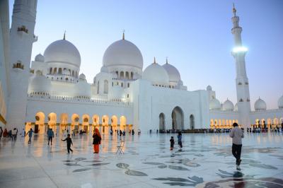 モルディブとドバイでハネムーン24★日帰りアブダビ　白亜の美しいモスク　シェイク・ザイード・グランド・モスクを見に