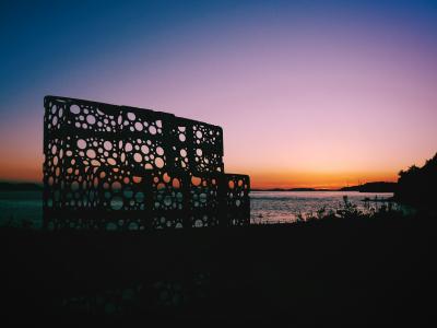 直島の夕陽を眺めながら、想いを馳せる