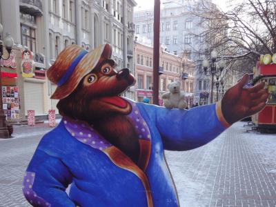 初めてのモスクワ その10（韓国・ロシア・ドイツ・イギリス・フランス 14日間の旅 3-10）"アルバート通り" の熊と記念撮影！