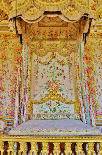 オンラインツアーでヴェルサイユ宮殿　自宅でふれあい街歩き 鏡の間　かわゆい王妃の寝室