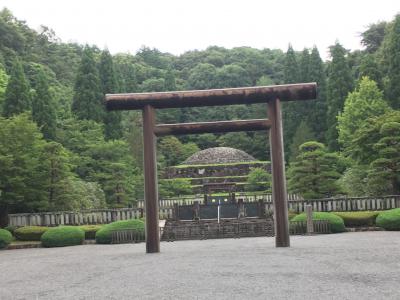 富士山麓に行く前に、大正天皇・昭和天皇が眠る武蔵陵墓地を参拝