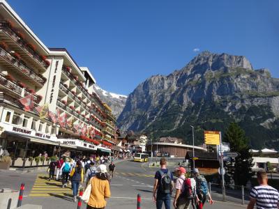 絶景が広がるアルプスの山歩きと鉄道の旅：スイス、リヒテンシュタイン旅行【２２】（2019年秋 ４日目⑦ 小さな拠点、グリンデルワルト）