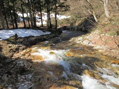 早春の銀山温泉