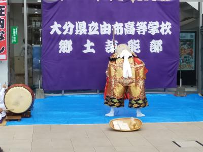 大分駅前で