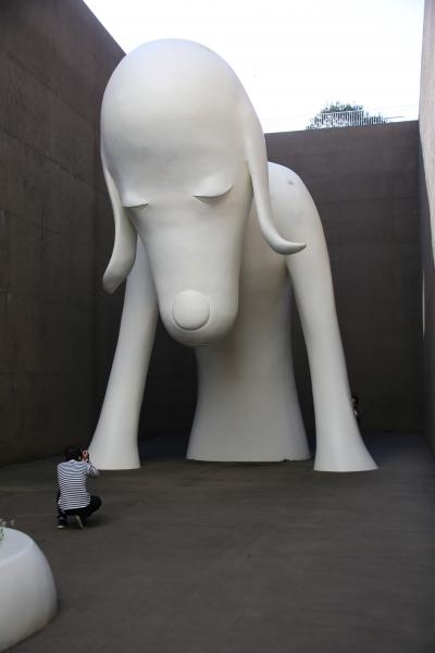 青森県立美術館