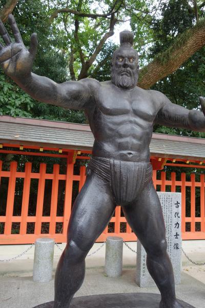20201003-4 福岡 筑前国一之宮には、ハワイな感じの力士がいらっしゃるのね。住吉神社。