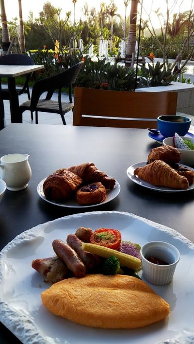 娘に引きずられて沖縄②　二日目『ハレクラニ沖縄』で朝食～２泊目『ザリッツカールトン沖縄』チェックイン