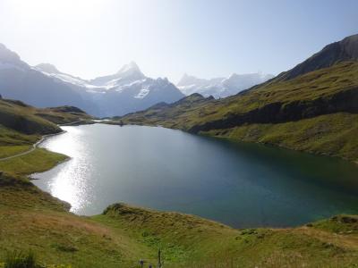 絶景が広がるアルプスの山歩きと鉄道の旅：スイス、リヒテンシュタイン旅行【２４】（2019年秋 ５日目② 陽光の高原湖）