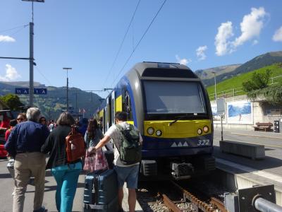 絶景が広がるアルプスの山歩きと鉄道の旅：スイス、リヒテンシュタイン旅行【２６】（2019年秋 ５日目④ 二大リゾートを結ぶ）