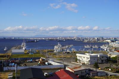 釧路・根室の秋旅（一日目）～漁業の街、釧路で炉端焼きにさんまの刺身。啄木の足跡と釧路川河口遥かに阿寒岳を望む米町公園の眺めも素晴らしいです～