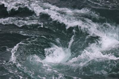 渦潮を観潮船から間近に観る　in　徳島③