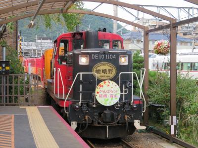 秋の京都（６）嵯峨野トロッコ列車はガラガラ。美しい保津川の眺めを左右自由に席を移動して