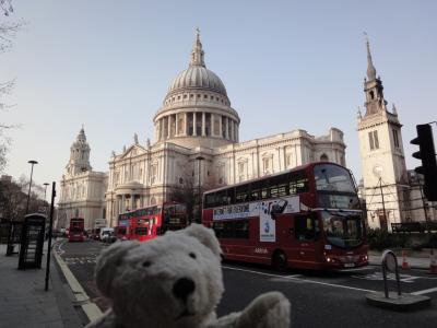 初めてのロンドン その6（韓国・ロシア・ドイツ・イギリス・フランス 14日間の旅 その6-6）本場の2階建てバスと優美、セントポール大聖堂！