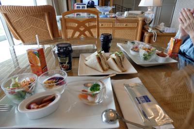 ０７．秋のエクシブ初島1泊　インルームダイニングの朝食