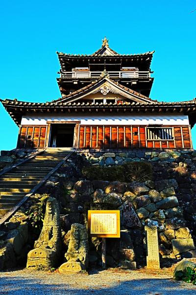 福井県-8　坂井市c　丸岡城　最古の城郭建築様式-修復　☆笏谷石製の石瓦・野面積みの石垣