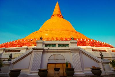思い切ってバンコク郊外に観光へ　その４　世界最大の仏塔プラ・パトム・チェディへ