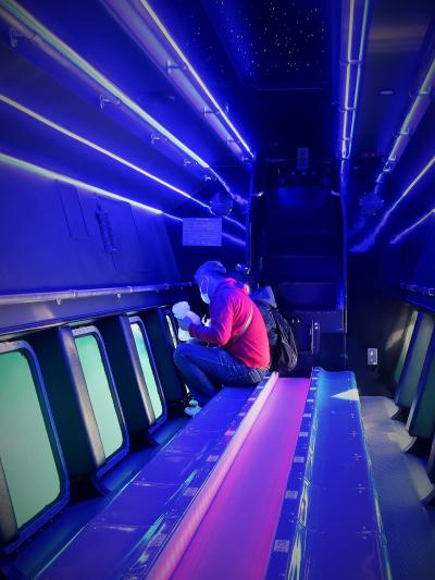 鳴門-2　うずしお観潮船b　アクアレディ 渦潮下-アワ交錯し　☆波高し！雨コート-デッキへ